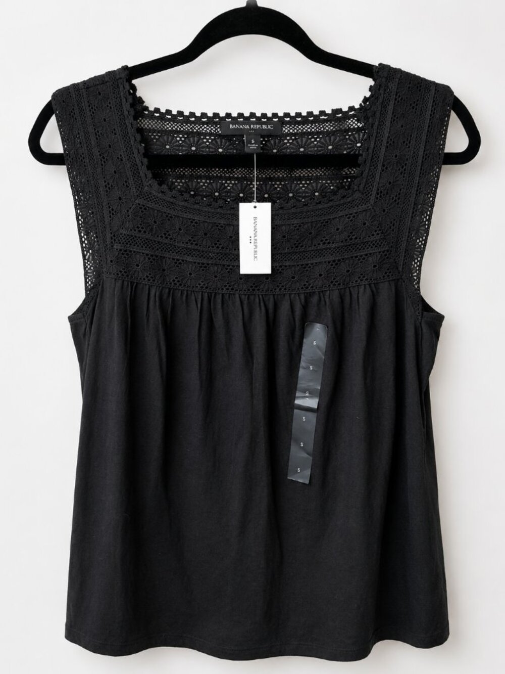 Banana Republic Women's Black Lace Crochet Sleeveless Top Blouse Size S NWT